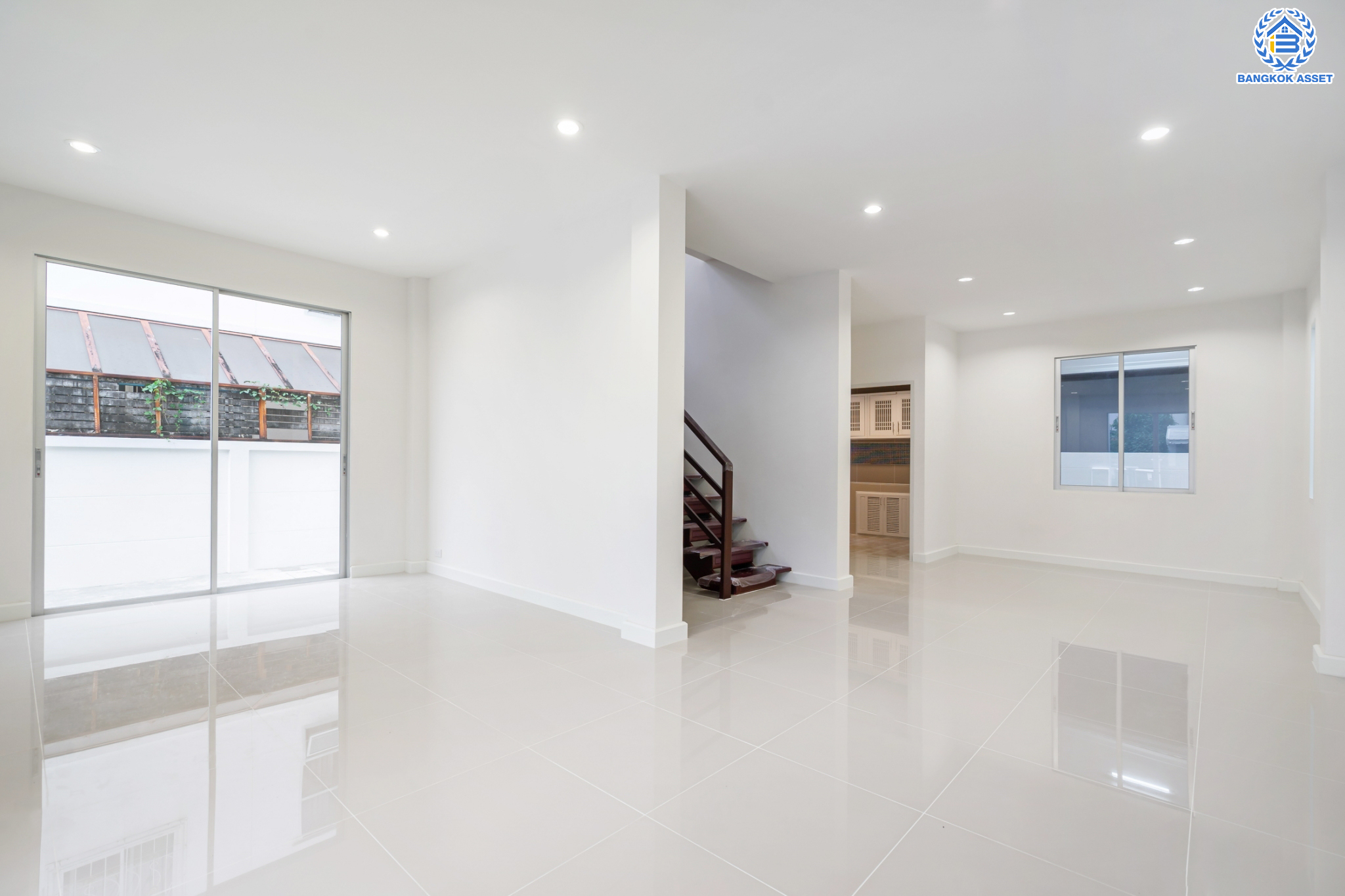 บ้านมือสองตกแต่งใหม่ ม.ปารวีร์ เพชรเกษม63 บ้านแฝดฟังก์ชันระดับบ้านเดี่ยว เนื้อที่ 40 ตร.ว. ฟังก์ชัน 3 ห้องนอน 2 ห้องน้ำ 1 ที่จอดรถ บนพื้นที่ใช้สอย 133 ตร.ม. ทำเลศักยภาพ เชื่อมต่อหลายเส้นทาง ใกล้เดอะมอลล์บางแค จุดขึ้นทางด่วน "เพชรเกษม" และรถไฟฟ้าสายสีน้ำเงิน "สถานีหลักสอง"